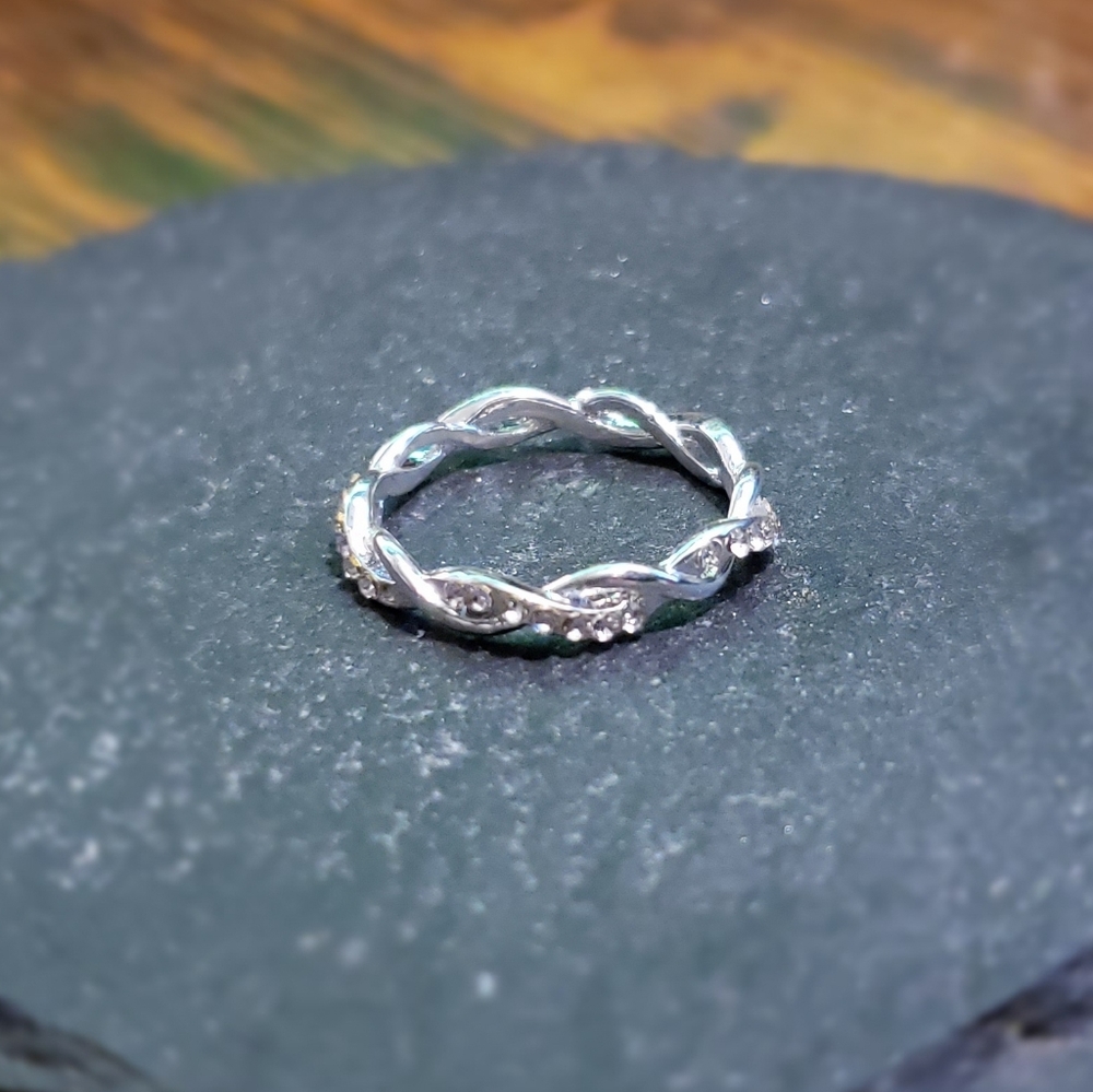 🆕 Sterling & Diamond Crystal Twist Ring 🆕 - Picture 2 of 9